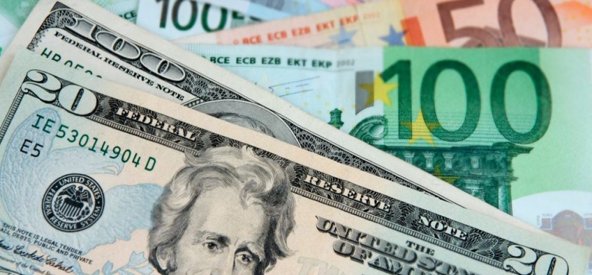 Доллар торговался на уровне 62,99 рубля, евро опустился до 69,96 рубля – МБ